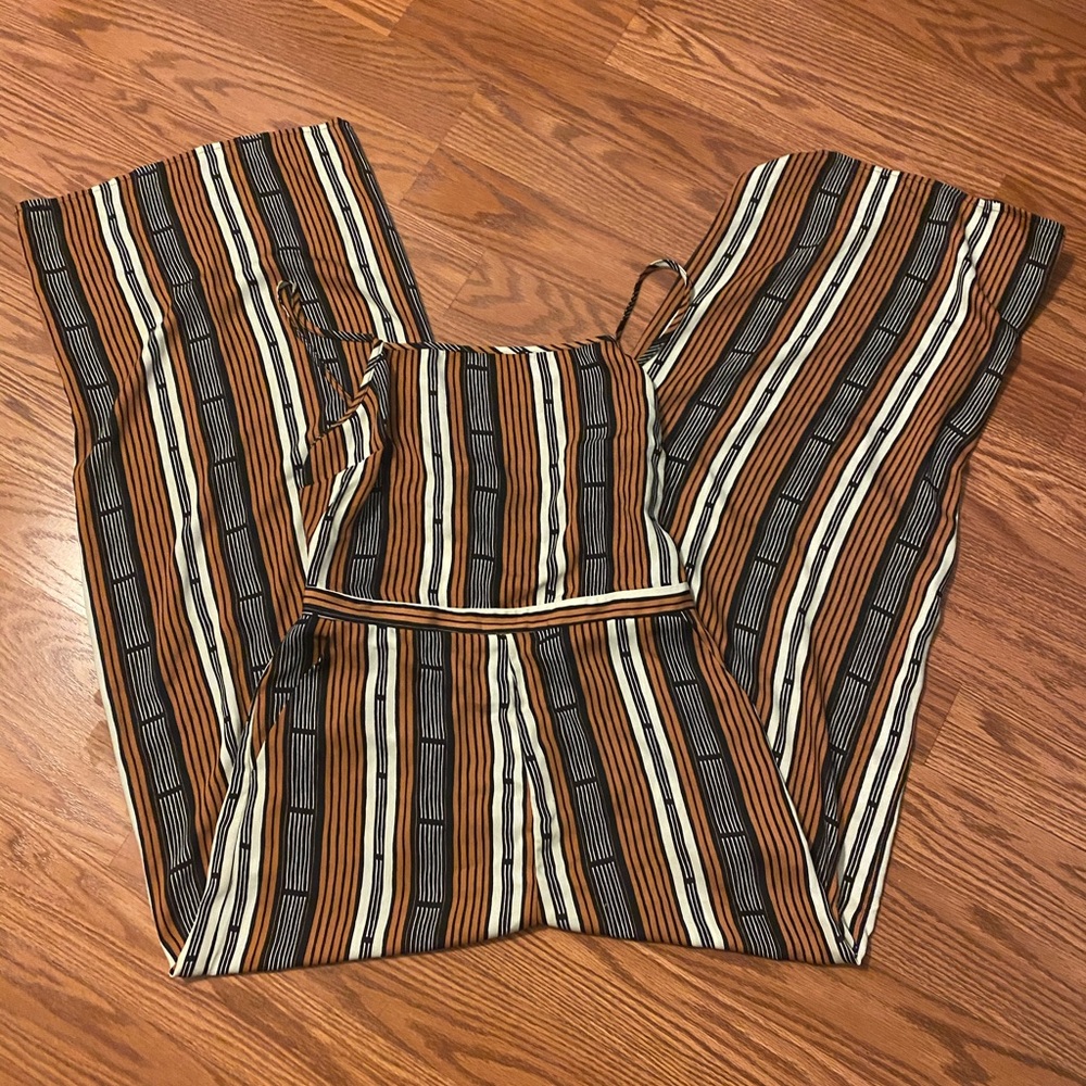 FOREVER 21   Sleeveless jumpsuit medium - Picture 9 of 9